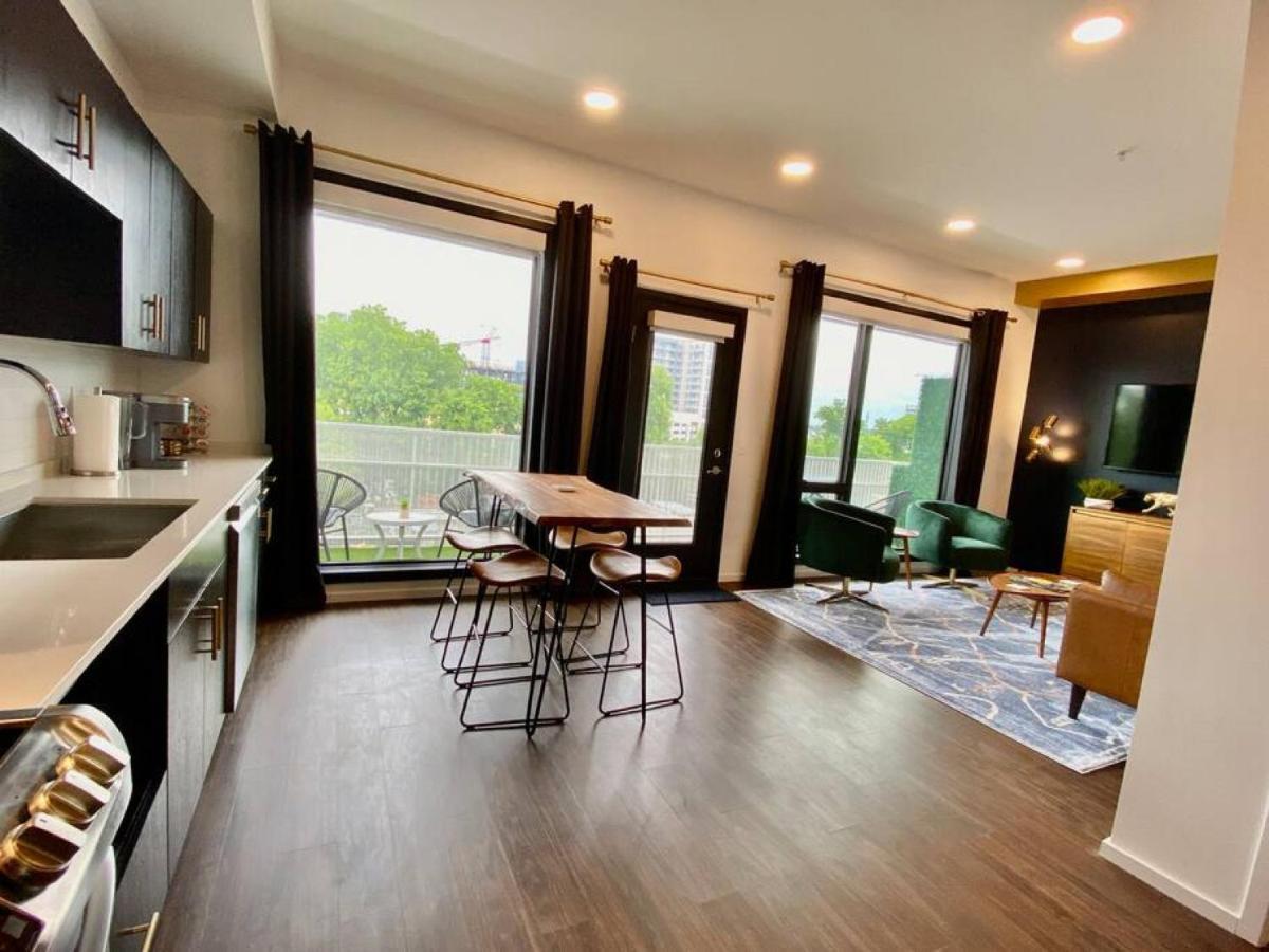Chic Modern Pool, Patio, Parking