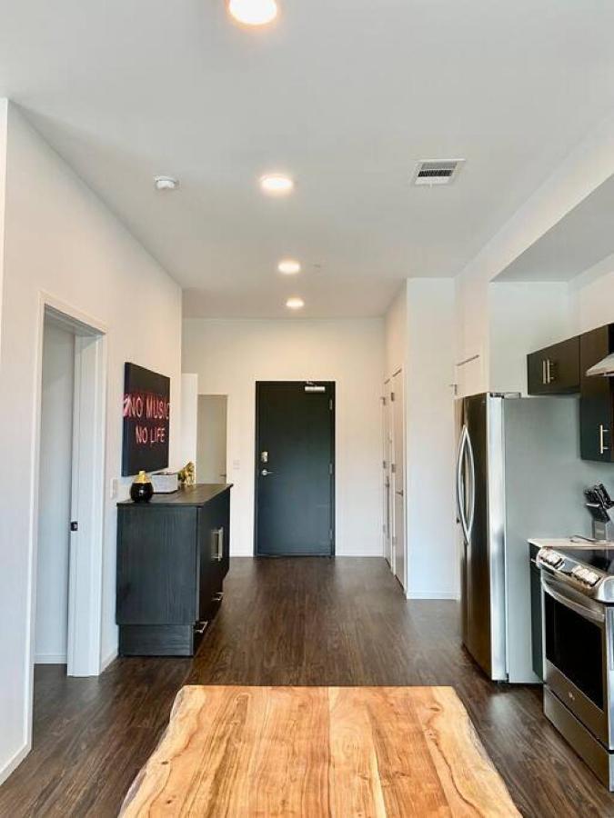 Chic Modern Pool, Patio, Parking *