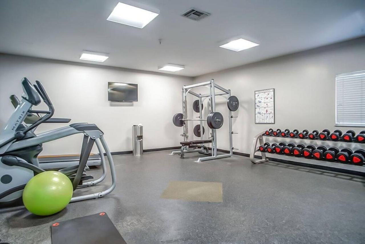 Apartment 4 Bed, 2 Bedroom Pool, Walk To Downtown And Germantown