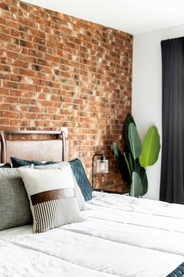 Stunning River View Walk To Downtown Rooftop Patio Apartment