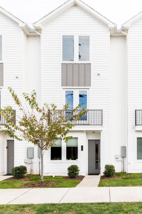 Star Retreat Townhome - 7 Beds 3 Miles To Downtown Holiday home Nashville