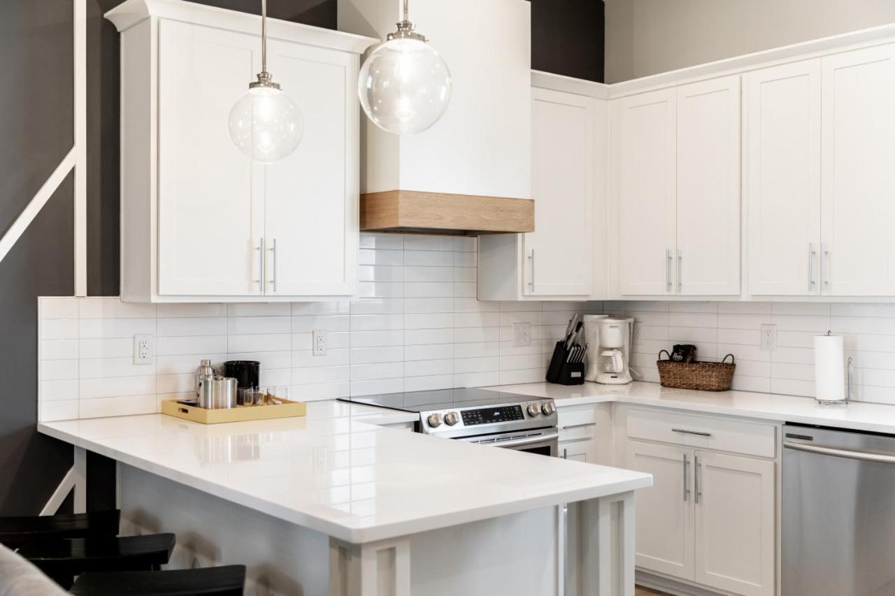Holiday home Star Retreat Townhome - 7 Beds 3 Miles To Downtown *