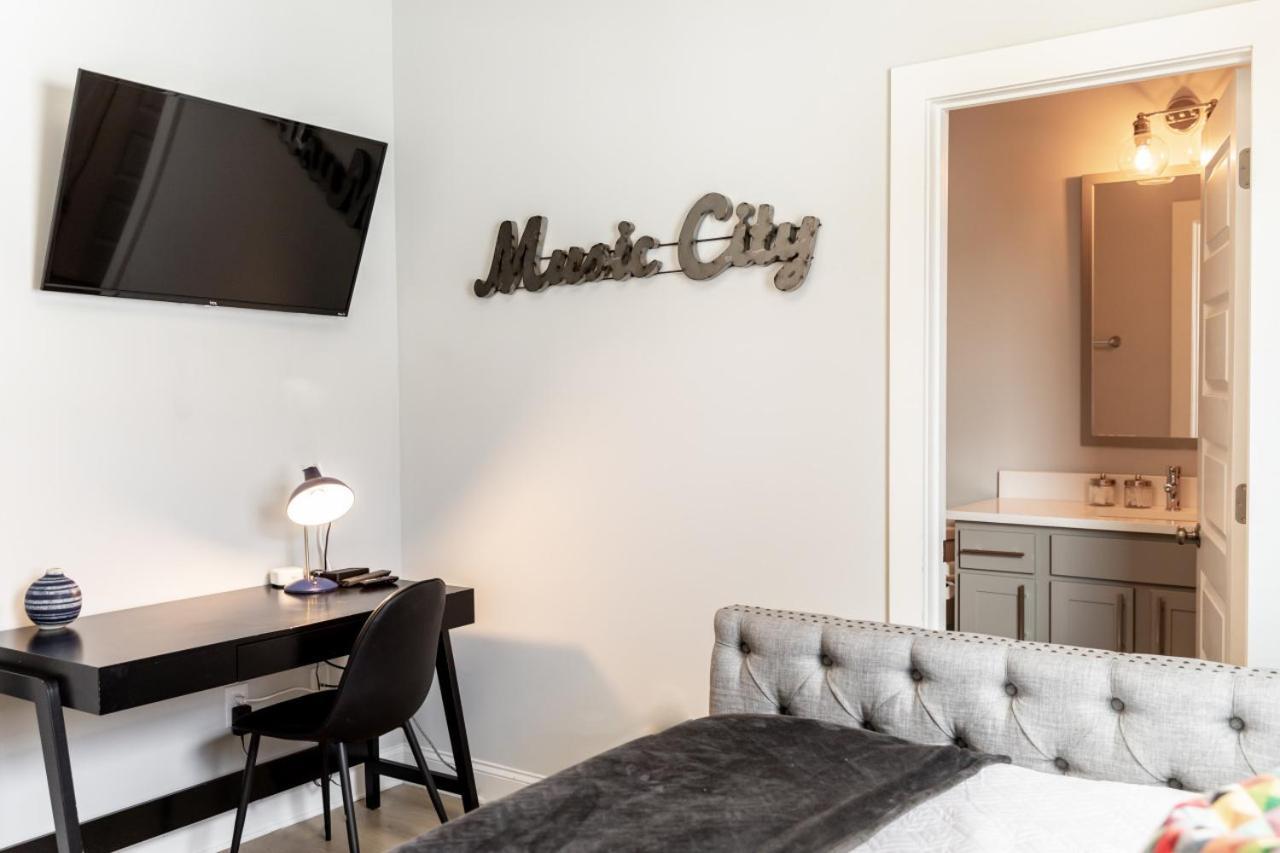 Star Retreat Townhome - 7 Beds 3 Miles To Downtown Holiday home