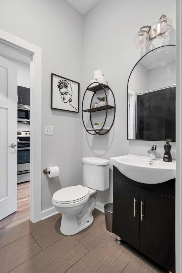 Lovely 2 Bedroom,3 Bed Near Restaurants, Bars, Shopping And Vanderbilt, Belmont Holiday home *