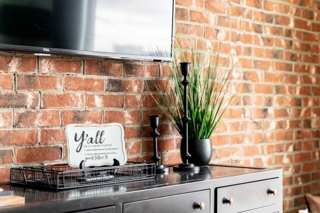 Apartment Stunning River View Walk To Downtown Rooftop Patio *