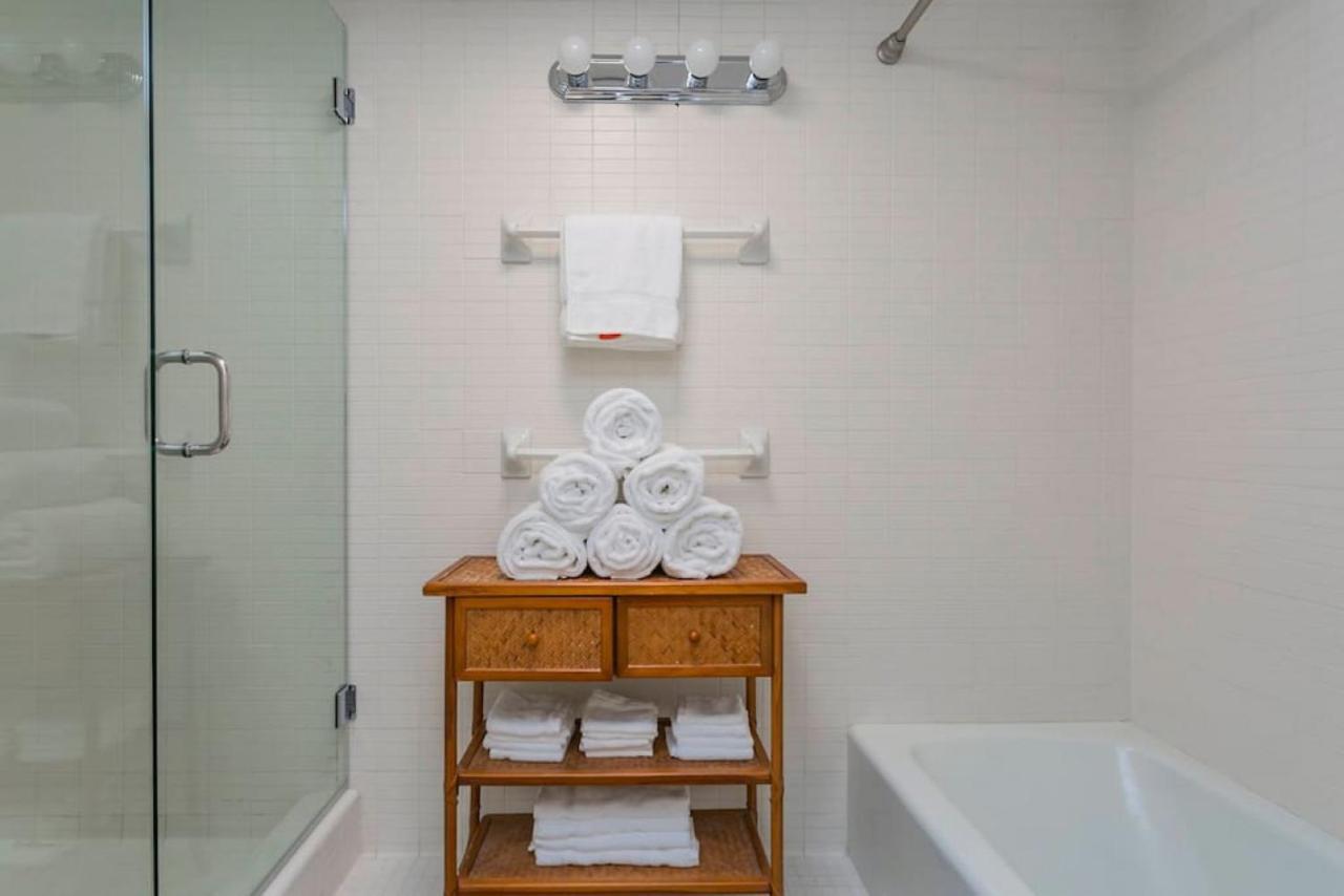Elvis But Modernized 3 Beds Pool Parking Holiday home *