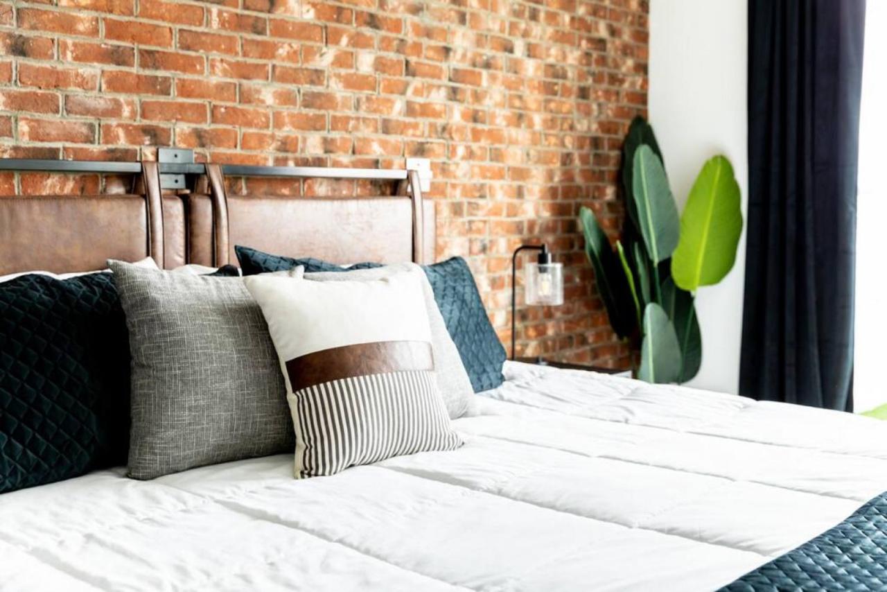 Apartment Stunning River View Walk To Downtown Rooftop Patio Nashville