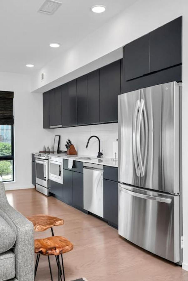 Penthouse River View Walk Downtown, Garage Parking Holiday home *