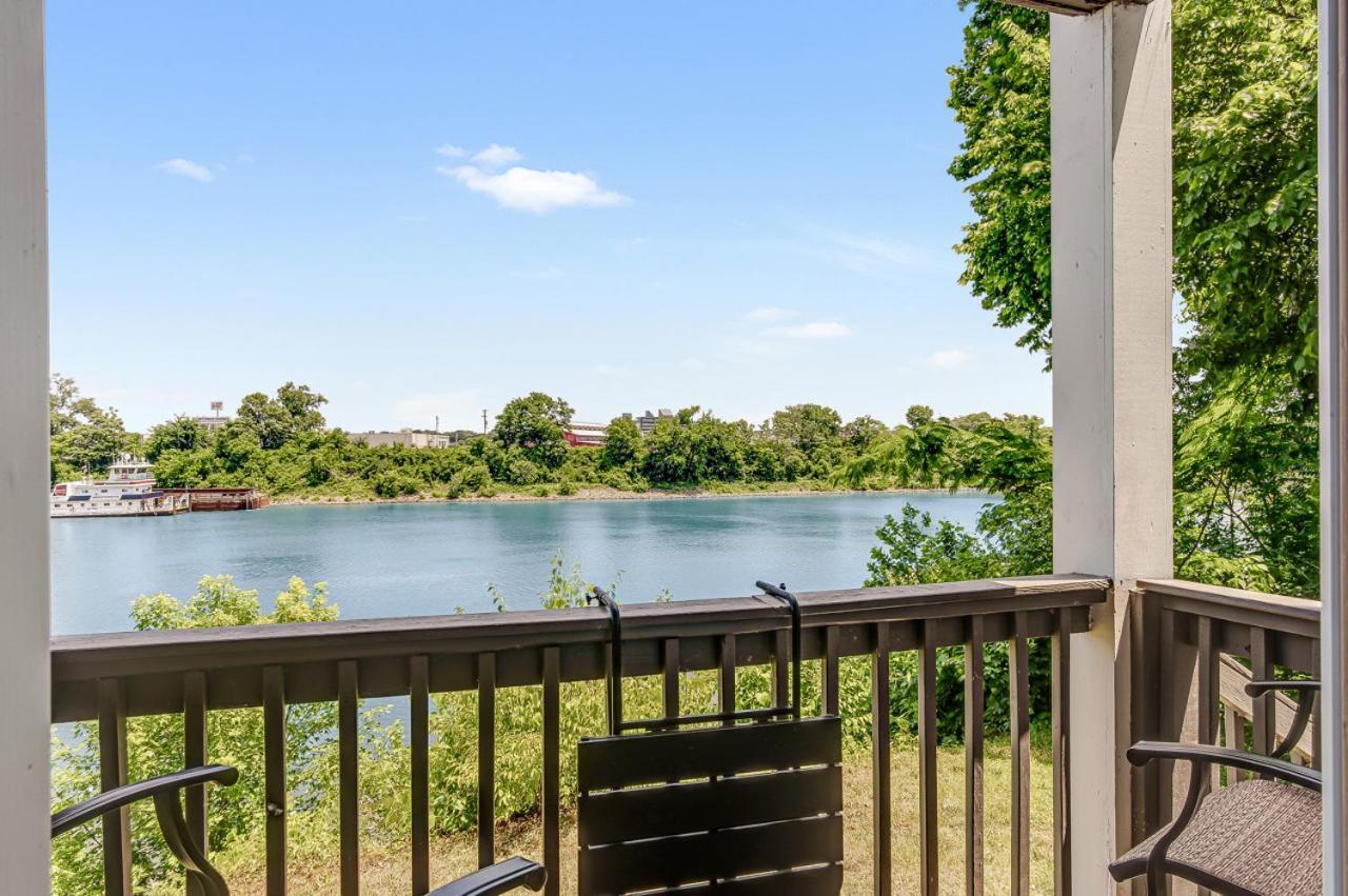 2 Bedroom, 2 Bath Riverfront View, Walk To Downtown * Nashville