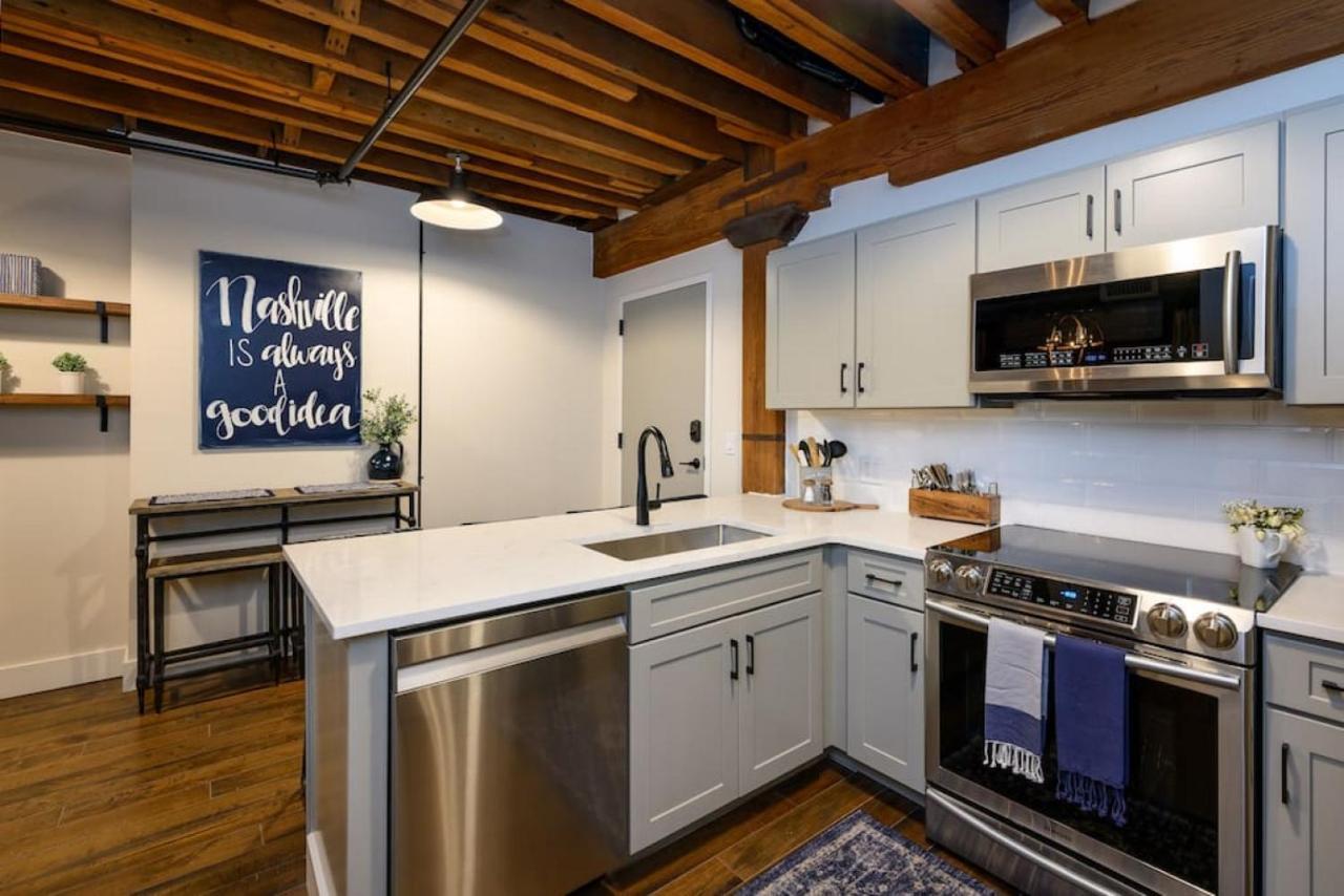 Regal Retreat In Pool Gym Free Parking Holiday home Nashville