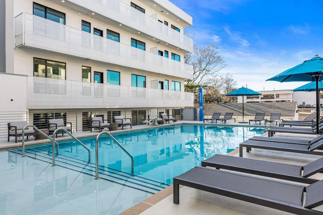 Unique With Pool, Patio, Parking Holiday home *