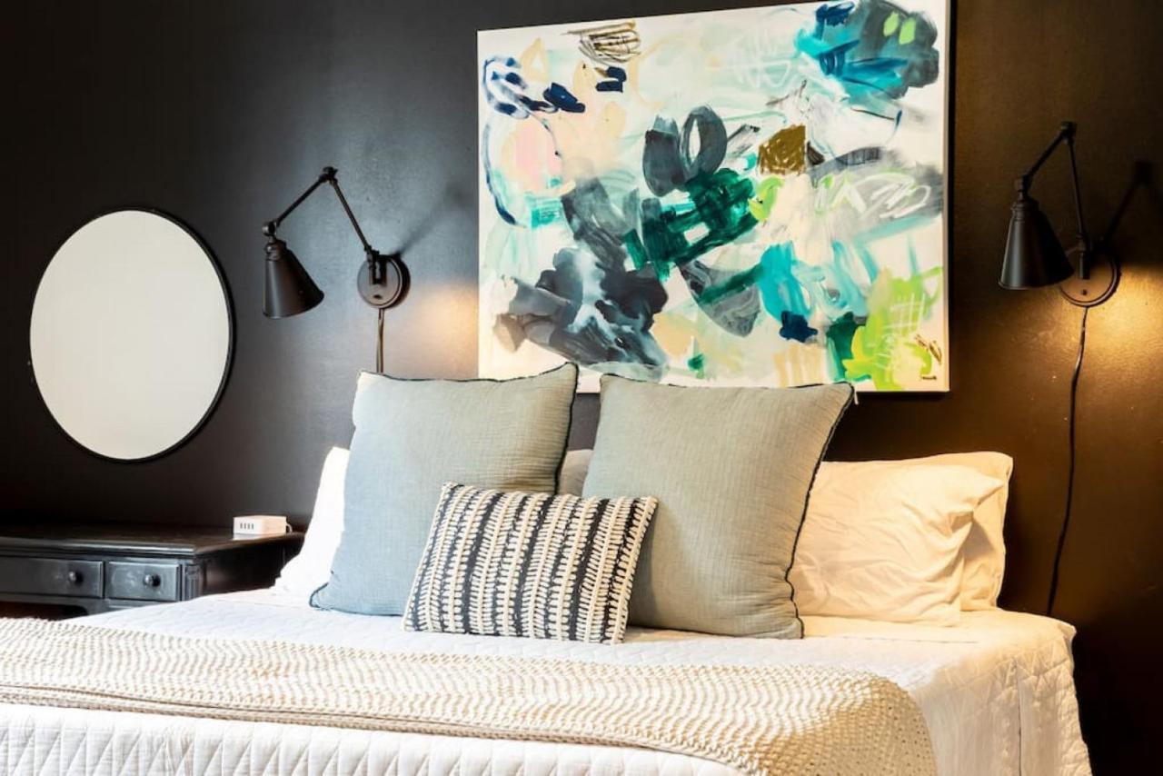 Famous Music Row Presidential With Guitar Pool