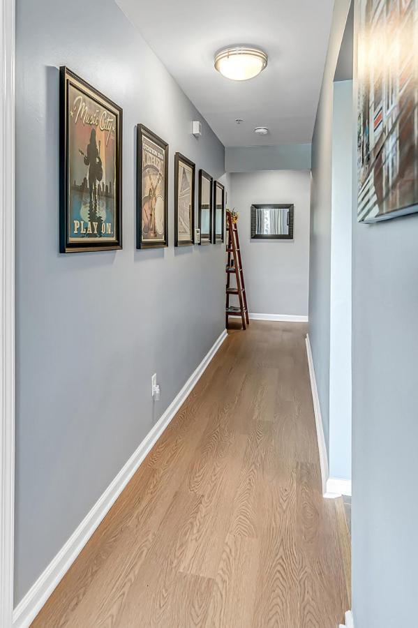 2 Bedroom, 2 Bath Riverfront View, Walk To Downtown * Nashville