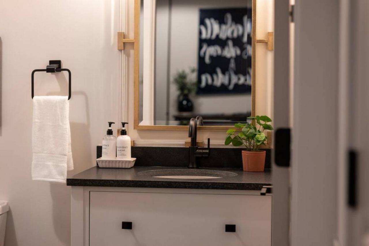 Regal Retreat In Pool Gym Free Parking *