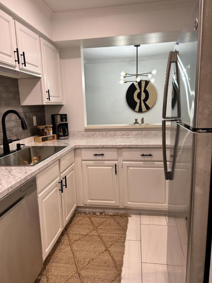 Stylish Downtown Nashville Condo With Patio & Free Parking Apartment