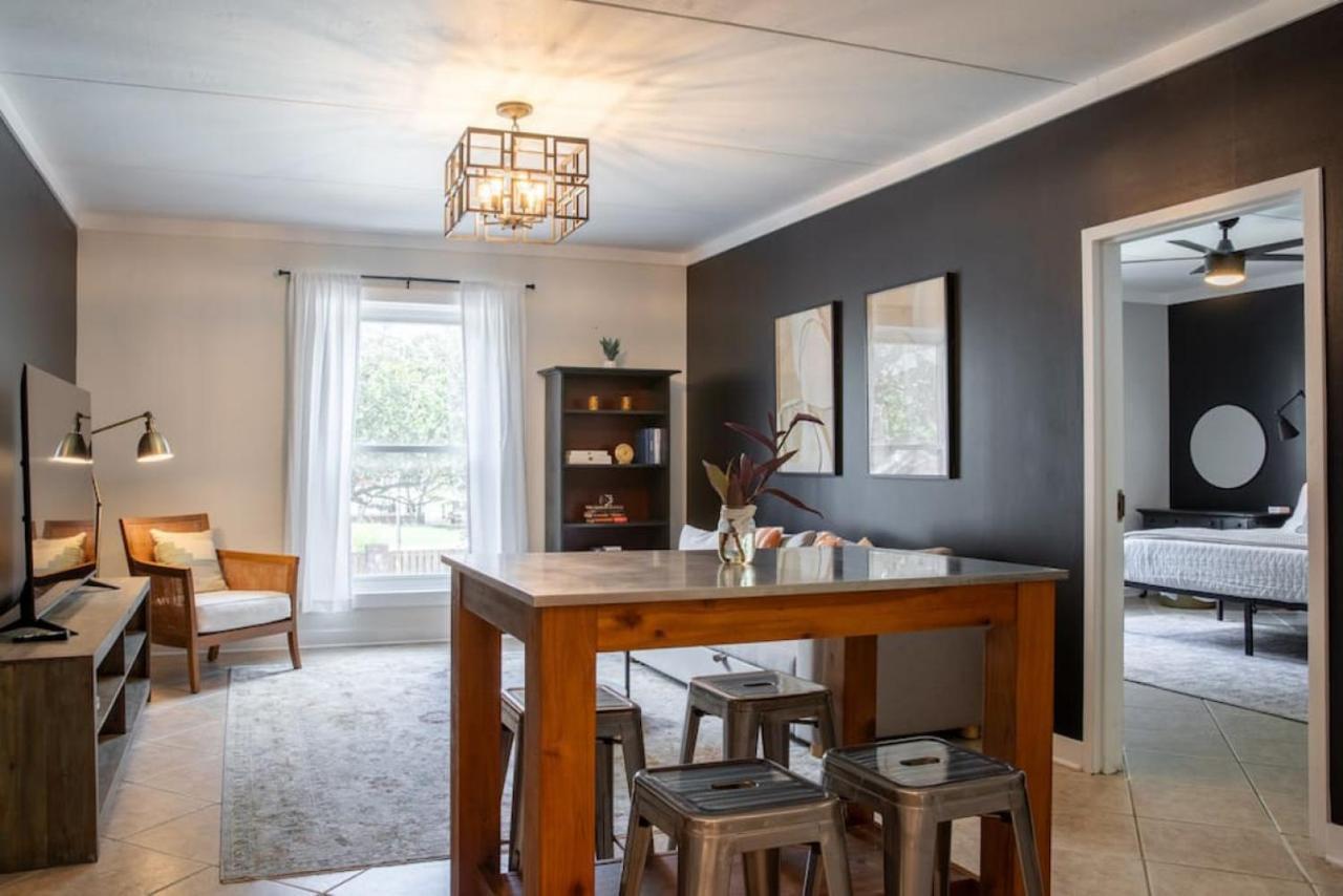 Famous Music Row Presidential With Guitar Pool *