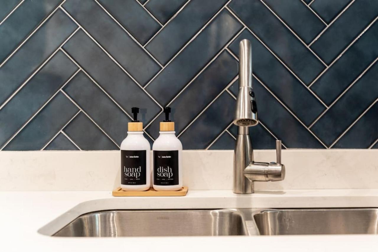 Famous Music Row Presidential With Guitar Pool