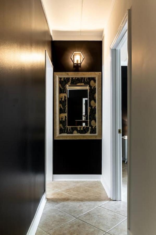 Famous Music Row Presidential With Guitar Pool *