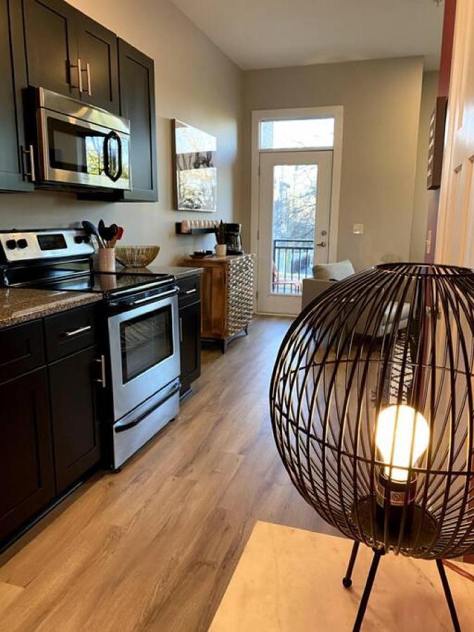 Lovely 2 Bedroom,3 Bed Near Restaurants, Bars, Shopping And Vanderbilt, Belmont Holiday home