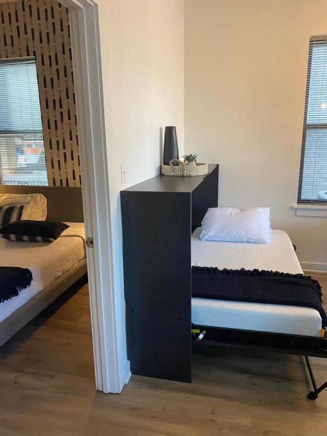 2 Bedroom, 4 Bed Near Vanderbilt, Belmont, Free Parking Near Restaurants, Shopping, Bars Holiday home *