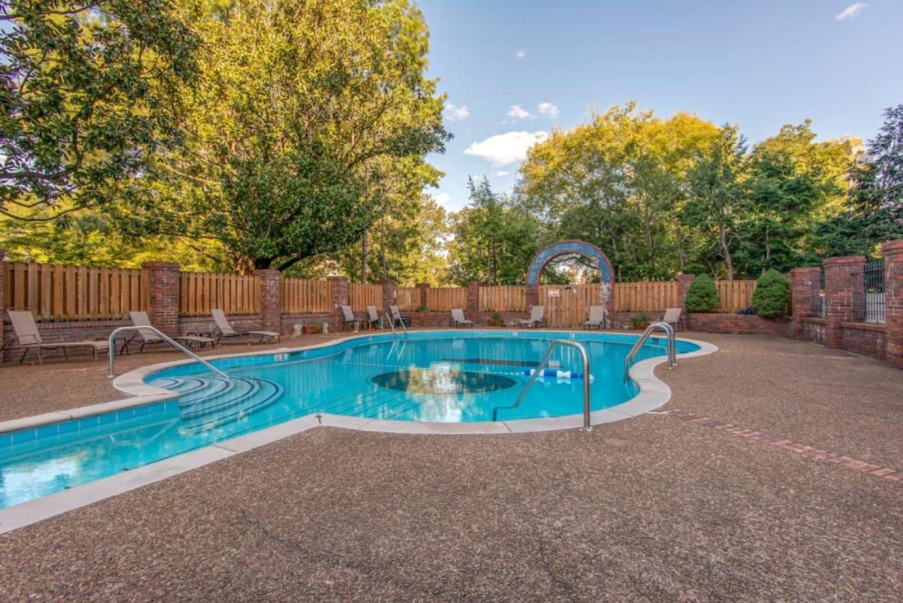 Famous Music Row 1 Bedroom With Free Parking And Pool Holiday home