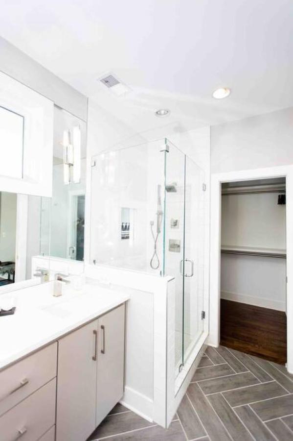 Modern Luxury With Rooftop Deck, 3 Mi To Downtown Holiday home