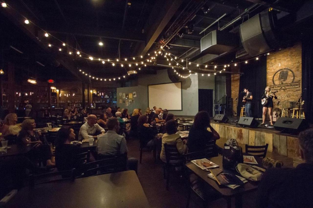 Downtown Condo, Walk To Broadway With Free Parking Apartment Nashville