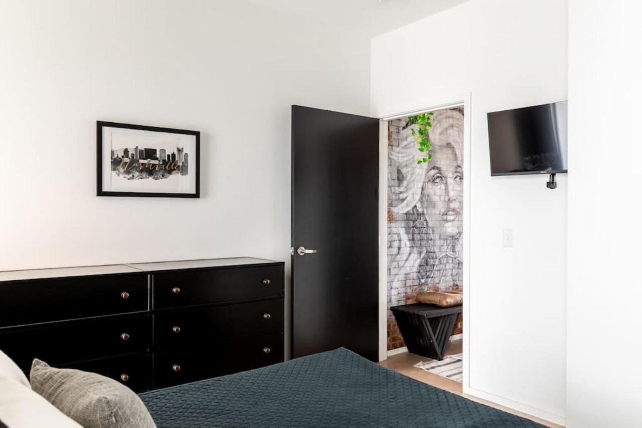 Stunning River View Walk To Downtown Rooftop Patio * Nashville