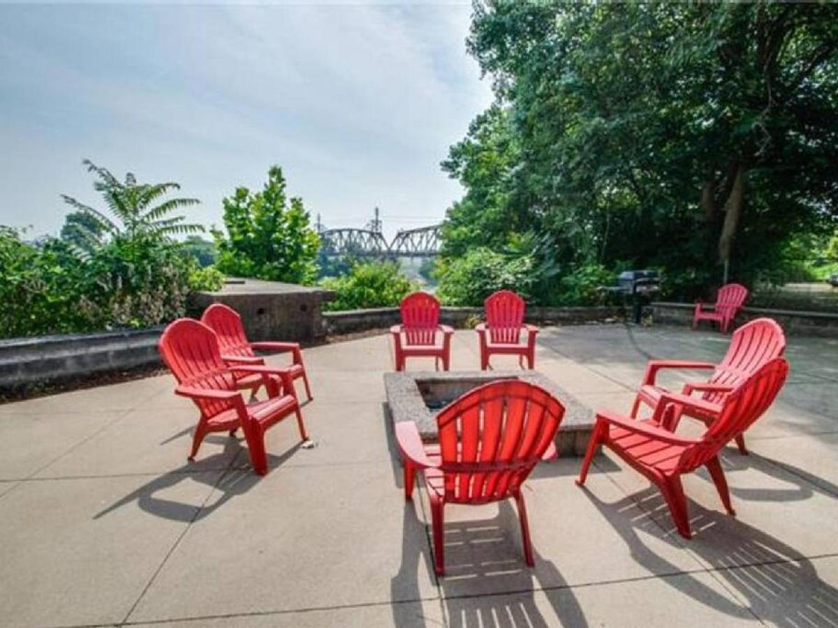 4 Beds Walk To Downtown Pool And Parking Apartment