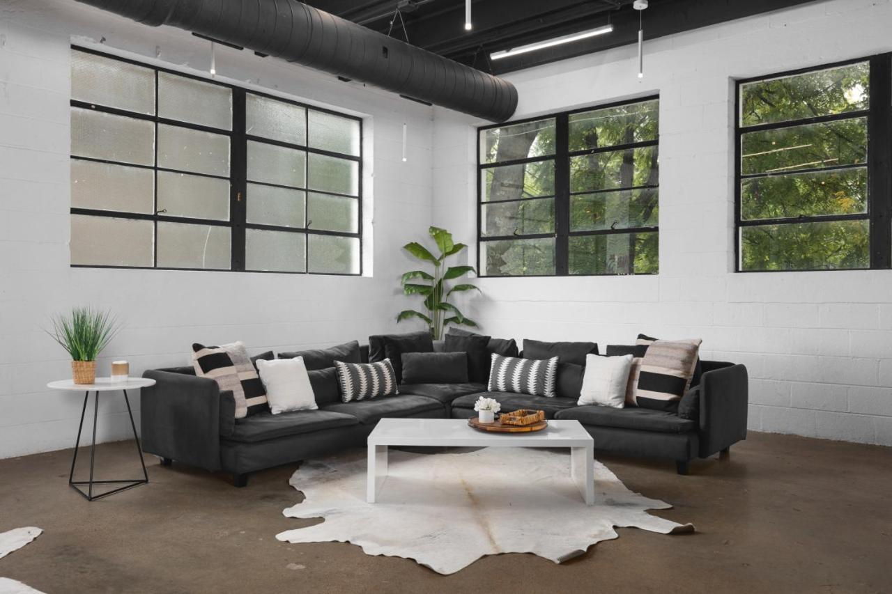 Rock N Row Warehouse Huge Modern Unique Space Holiday home *
