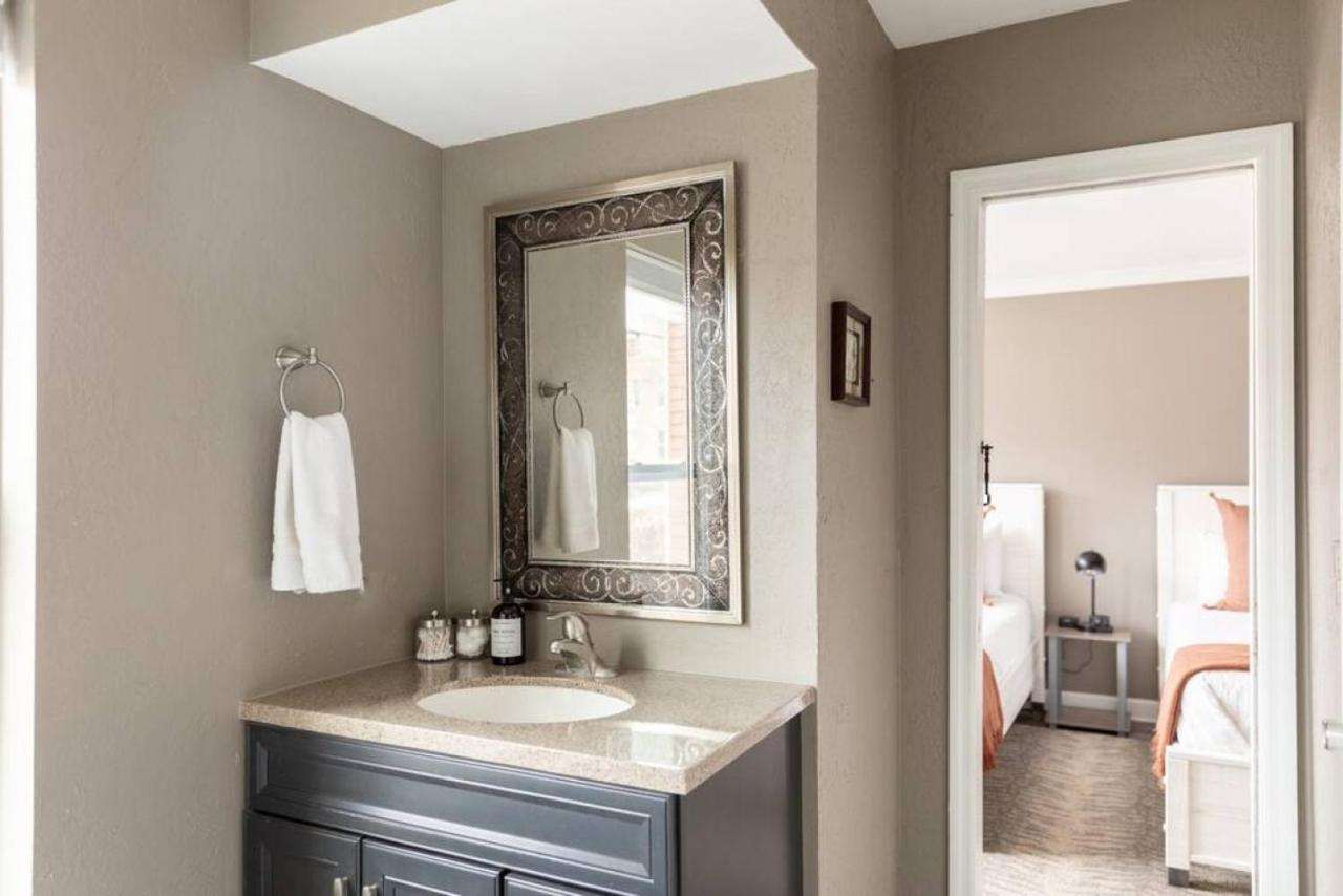 Downtown Condo, Walk To Broadway With Free Parking * Nashville