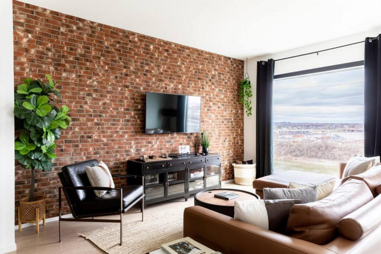 Stunning River View Walk To Downtown Rooftop Patio