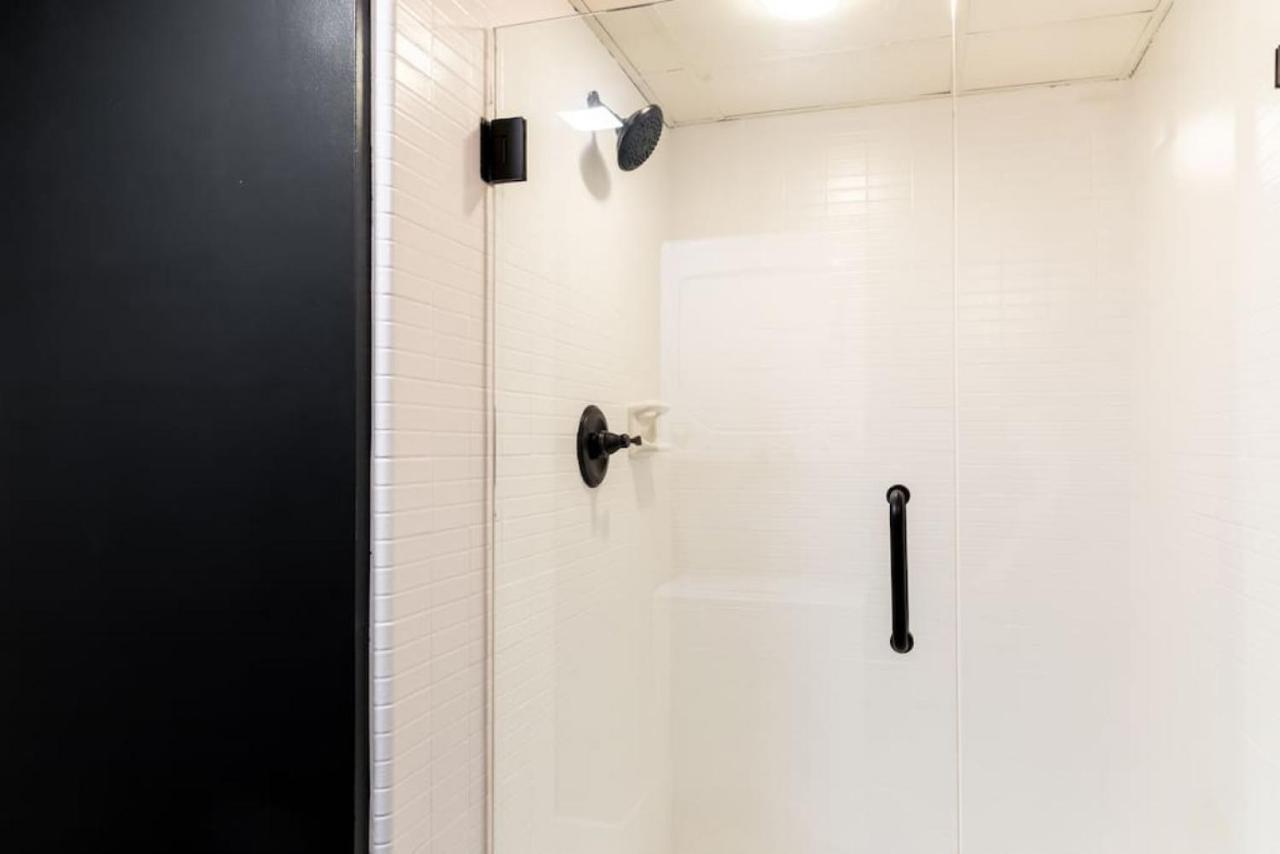 Famous Music Row Presidential With Guitar Pool