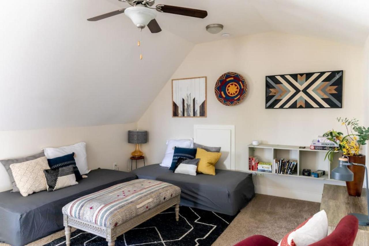 Cheerful 6 Beds 3 Bedroom House With Outdoor Space Holiday home Nashville
