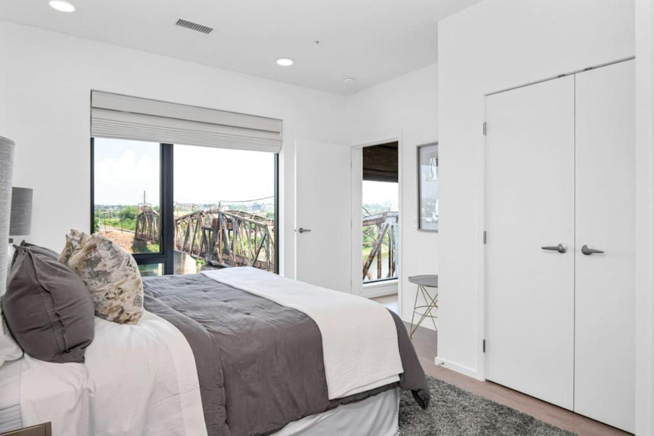 Holiday home Penthouse River View Walk Downtown, Garage Parking *