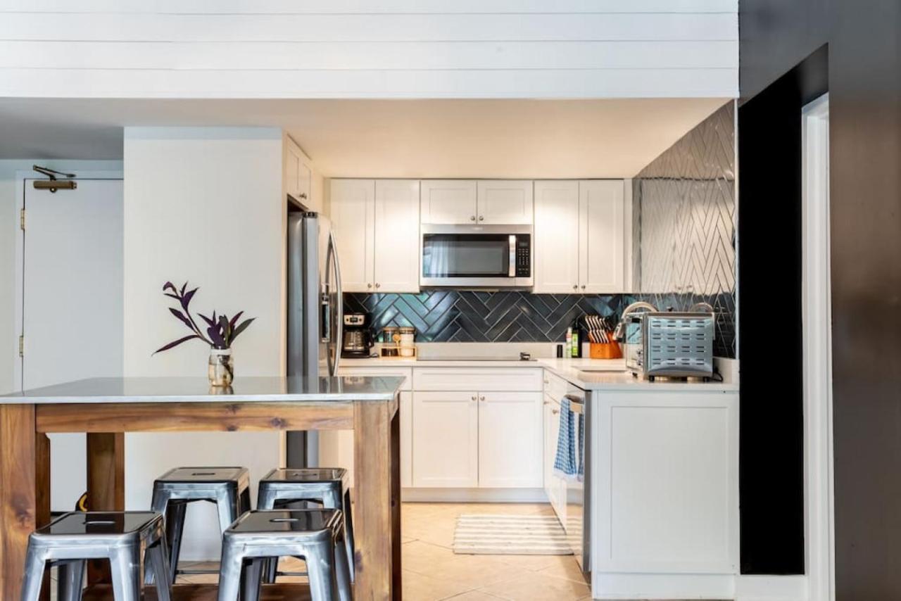 Famous Music Row Presidential With Guitar Pool