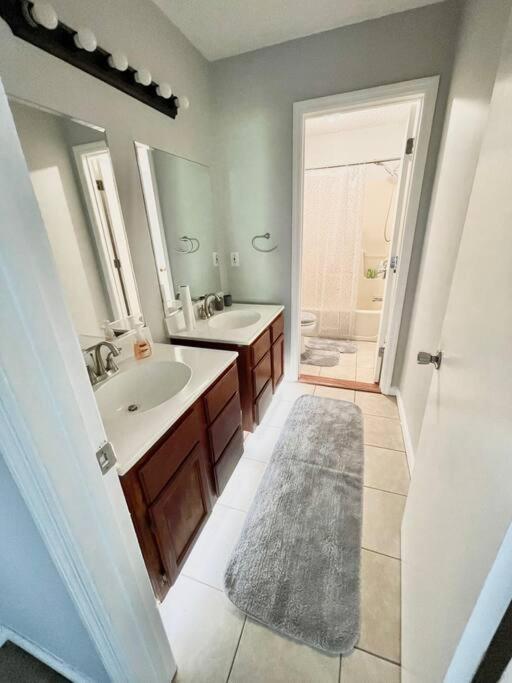 Lovely 2-bedroom W/balcony And Free Parking Apartment Nashville