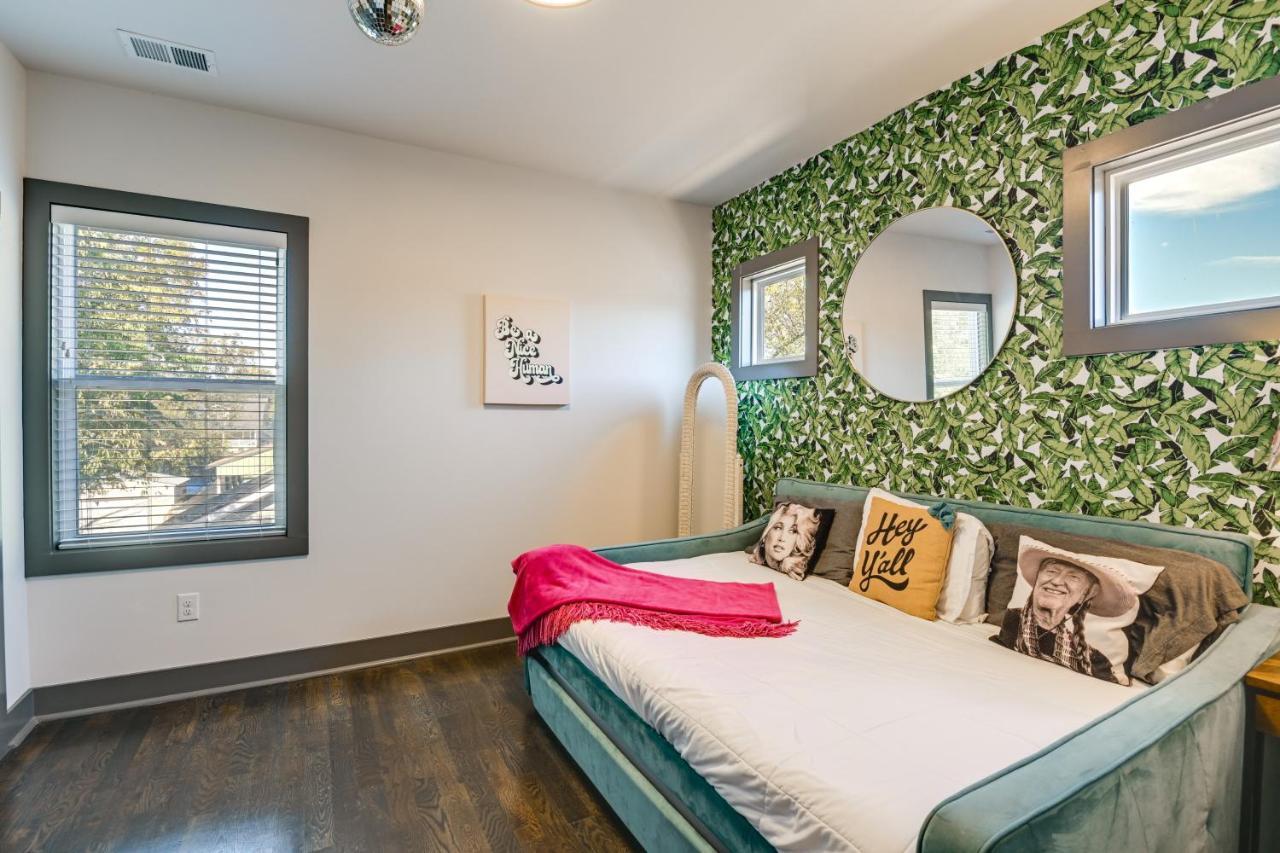 Holiday home Vibrant With Deck, 2 Mi To Downtown Nashville! *