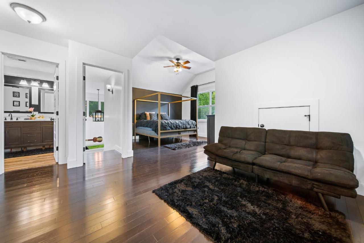 Spacious 3 Bedroom 6 Beds House With Large Yard * Nashville