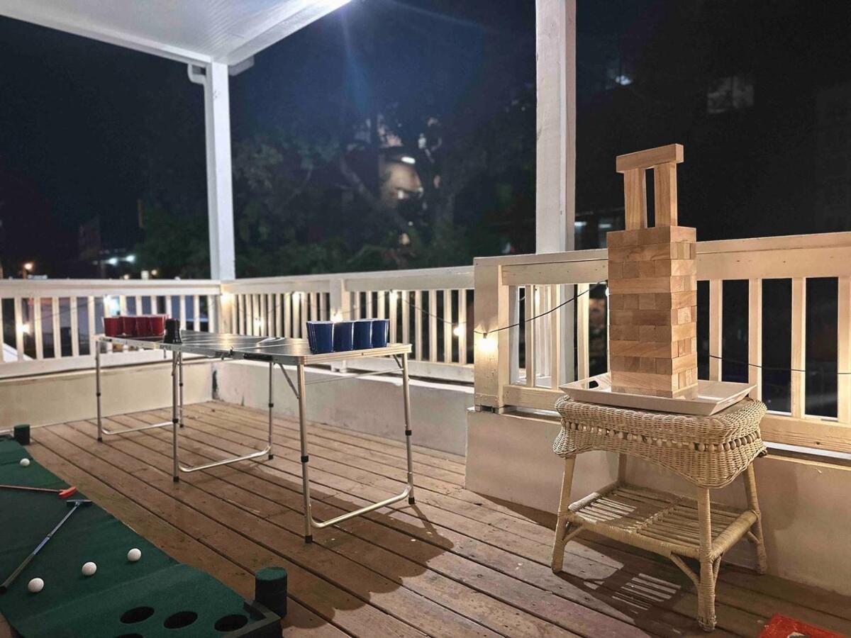 Hotel Nash Luxe W King & Fire Pit Fun & Games!