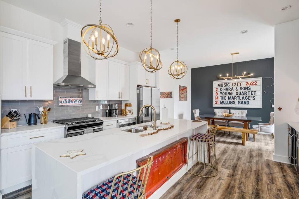 Holiday home Instagrammable W/ Rooftop Deck, 3 Bdrm Nashville