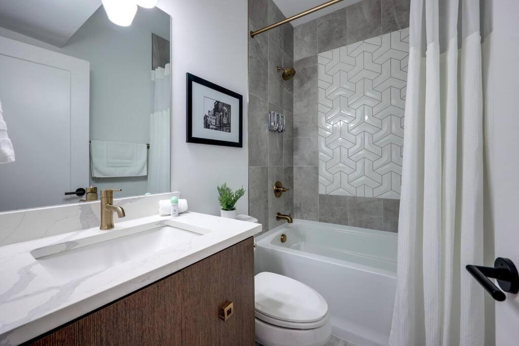 Modern Stunner 5 Min To Dt Hot Tub Rooftop Views
