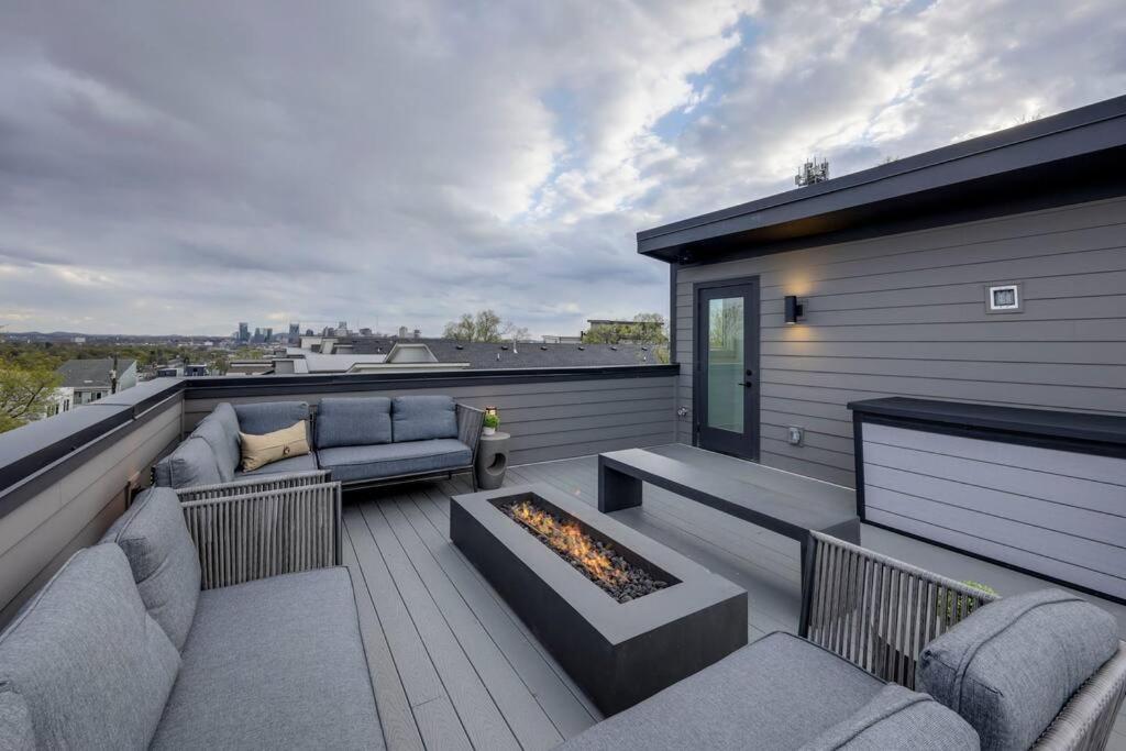 Modern Stunner 5 Min To Dt Hot Tub Rooftop Views Holiday home *