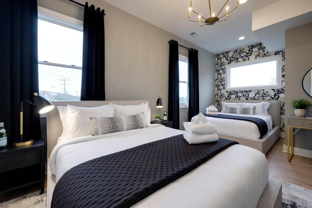 Holiday home Modern Stunner 5 Min To Dt Hot Tub Rooftop Views Nashville
