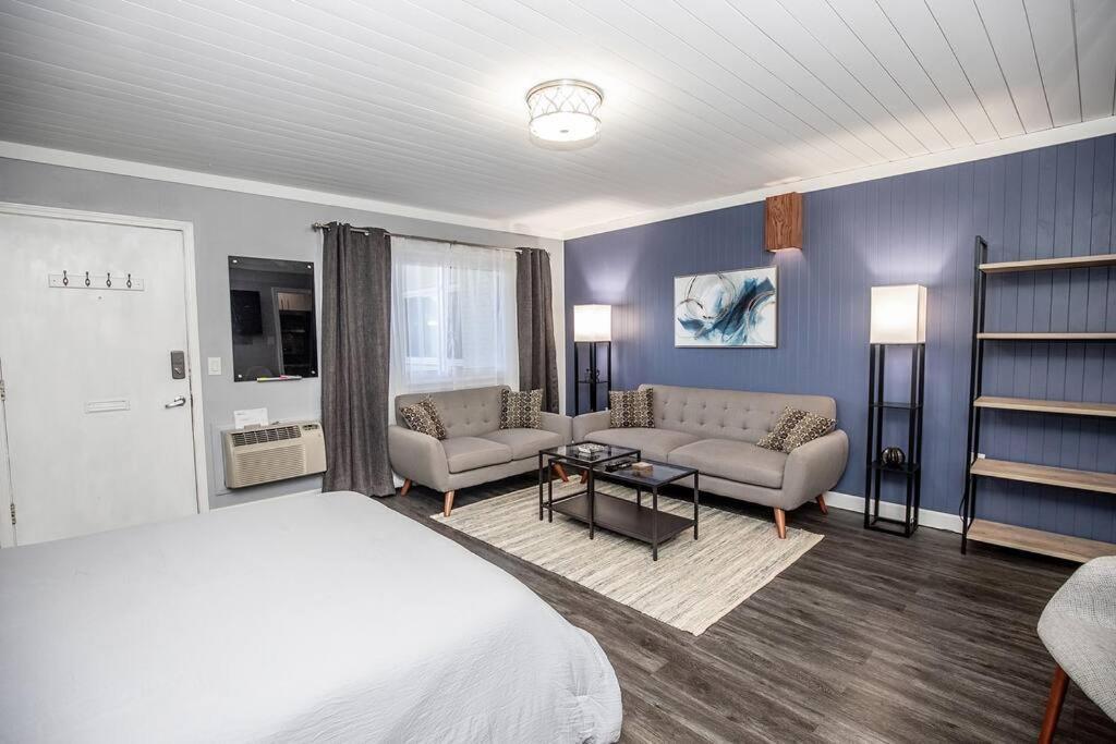Apartment Walk To 12 South, 7 Min To Downtown, Free Parking! Nashville