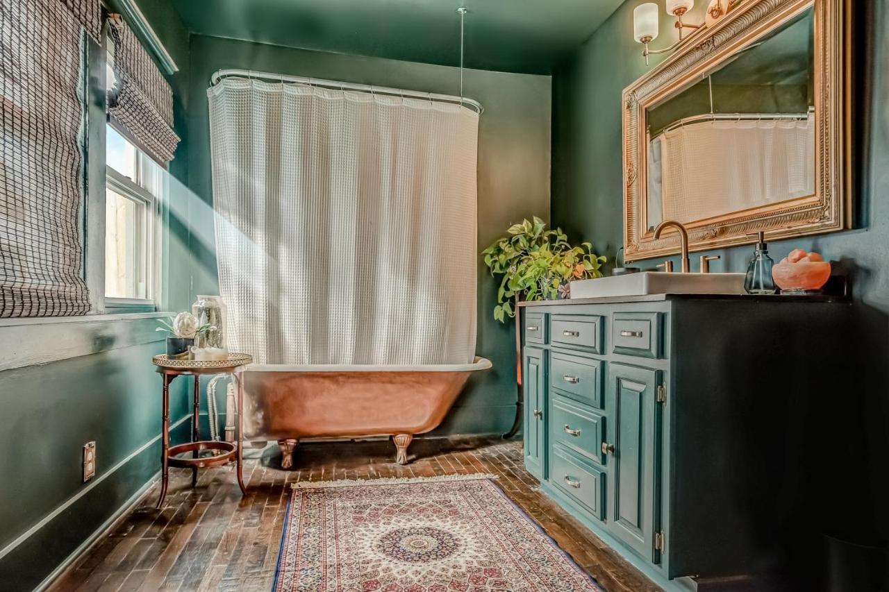 Historic Cleveland Park 4*