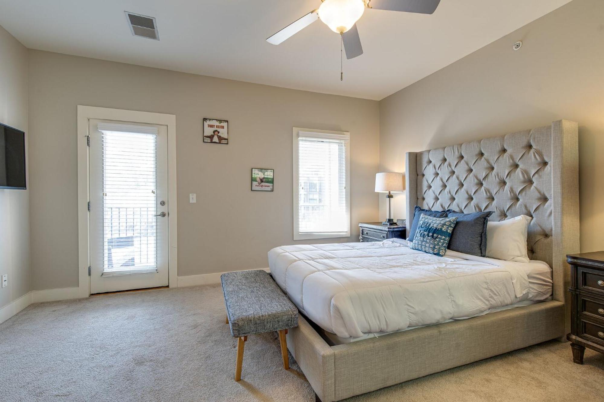 The Celebrity - Minutes To Broadway With A Balcony *