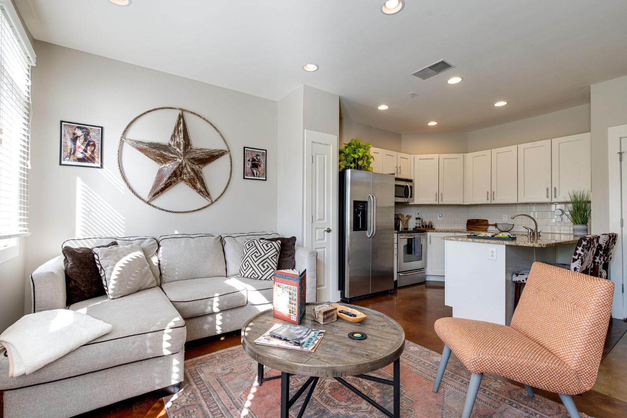 The Celebrity - Minutes To Broadway With A Balcony * Nashville