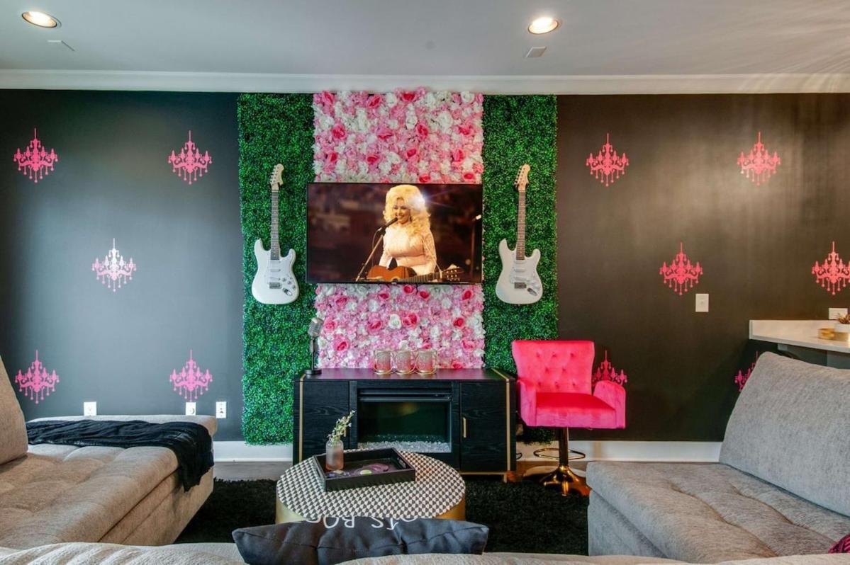 Close To The Gulch - Book Today * Nashville