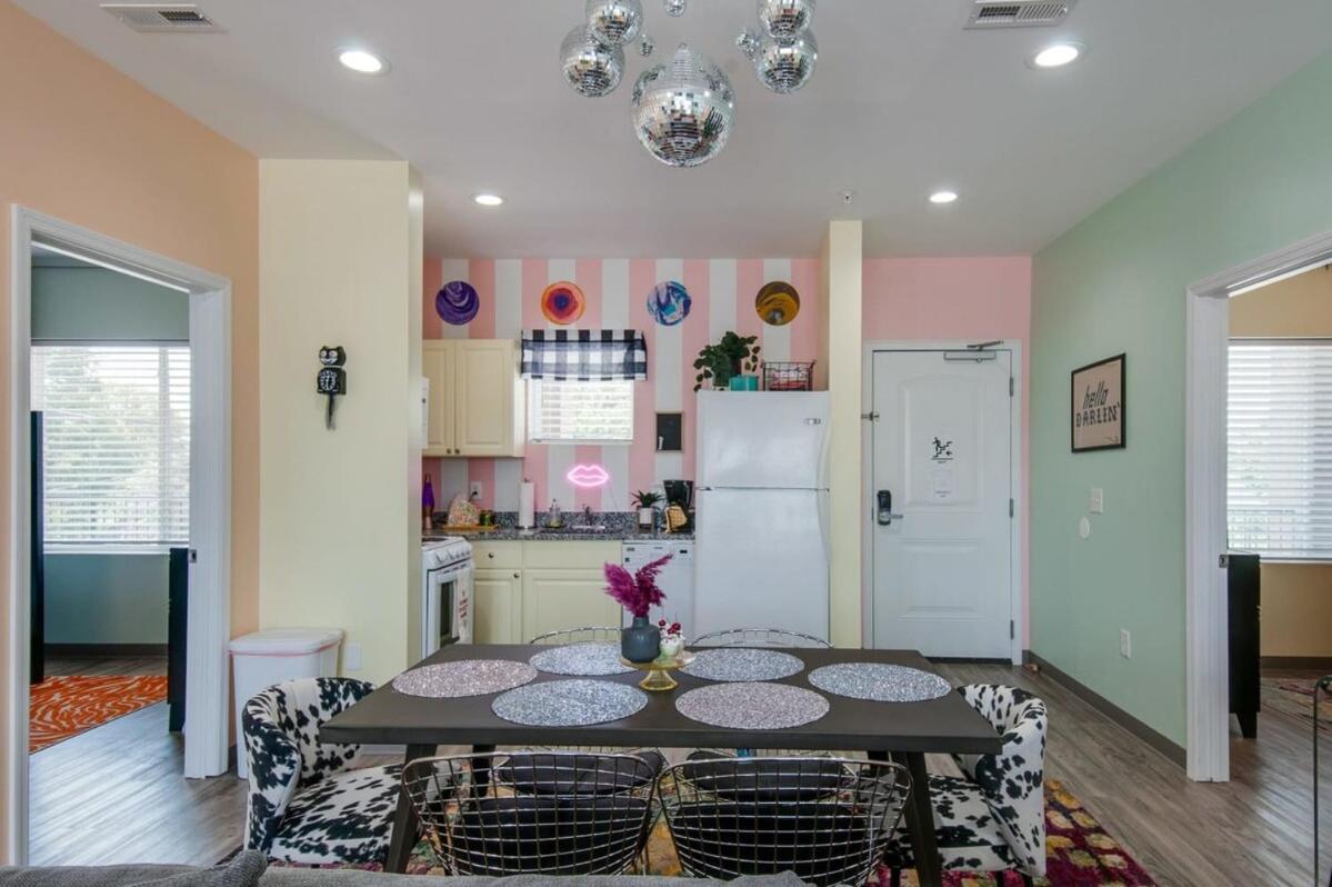 New 4 Bedroom Near Dt Walk To Restaurants Apartment